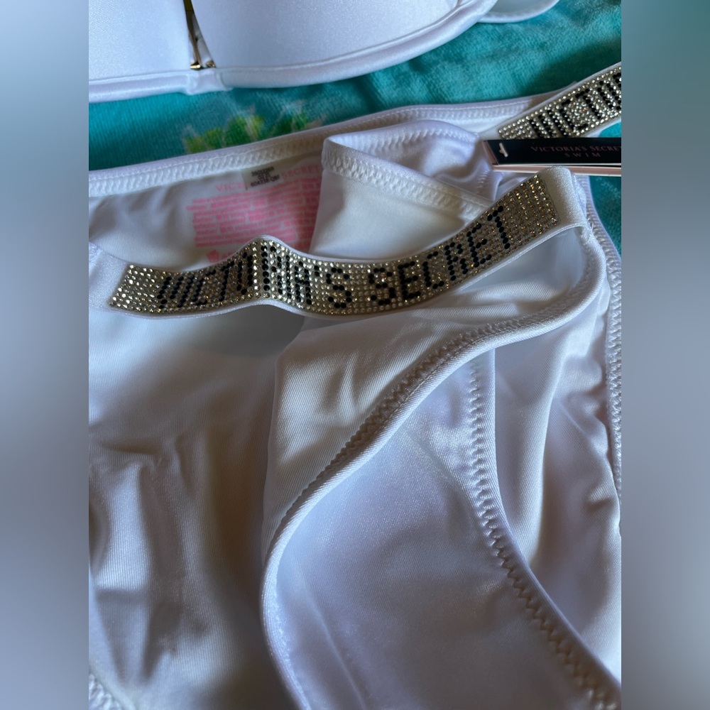VICTORIAโS SECRET SWIM 36C Fabulous Push-Up Bikini Top And Bottom Womenโs Size M - Picture 2 of 7